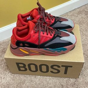 Excellent condition Yeezy Boost 700 sz 7.5 worn once